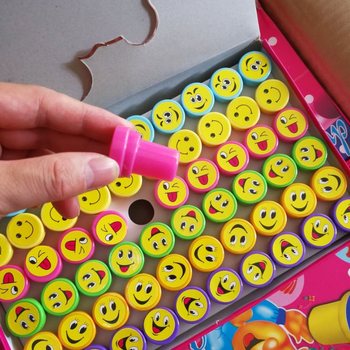 PETITS TAMPONS AVEC VISAGES (60 pcs.)