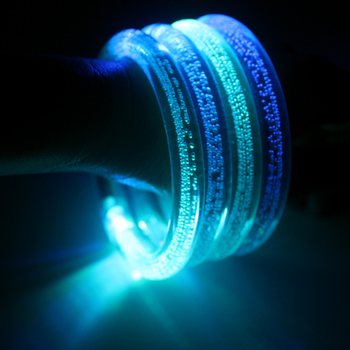 BRACELETS LUMINEUX SUR CARTE (12 pcs)