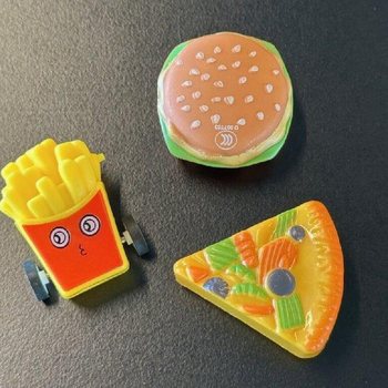 VÉHICULES À FRICTION FAST FOOD - EN PRÉSENTOIR (60 pcs)